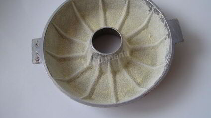 шоколадный кекс с изюмом и орехами