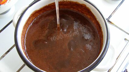 шоколадный кекс с изюмом и орехами