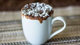 Шоколадный кекс в кружке