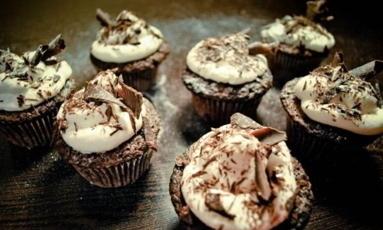 Рецепт шоколадные капкейки с вишней