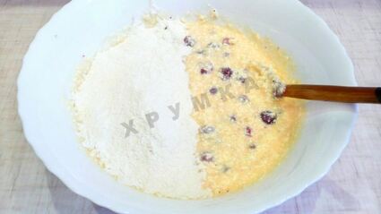 творожный кекс с ягодами