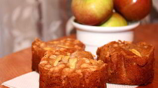 Яблочные кексы