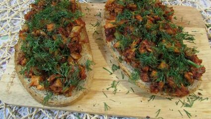 хеннеброд — хлеб с курицей