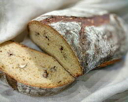 Хлеб на печеных яблоках с орешками