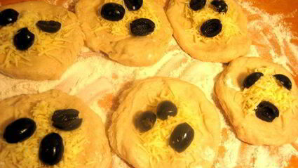 хлеб закусочный с оливками и сыром