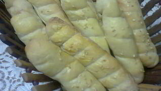 Хлебные палочки с кунжутом