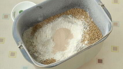 пшенично-ржаной хлеб с кунжутом в хлебопечке