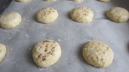 сконы с корицей и начинкой из творога и малины