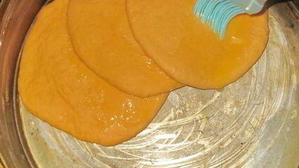 томатный хлеб с кунжутом