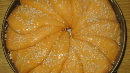 томатный хлеб с кунжутом