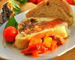 Тосканский пресный хлеб с рулетом из ягнятины