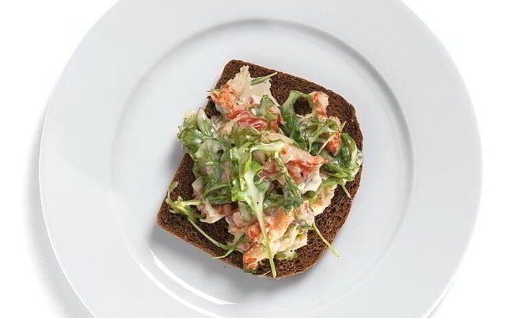 Рецепт тосты из ржаного хлеба с раковым салатом