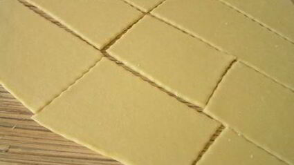 хворост с кукурузной мукой