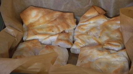 конвертики из фило с запеченными яблоками