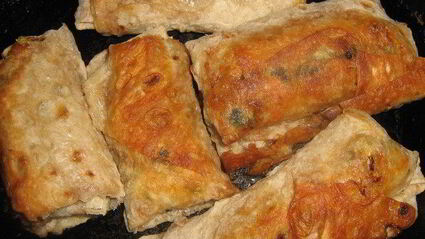 горячая закуска из лаваша с курицей и баклажанами