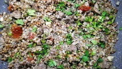 греча с печенью в корзинке из лаваша