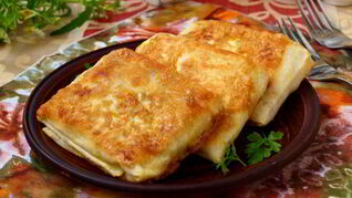 Конвертики из лаваша с ветчиной и сыром