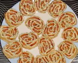 Лаваш, фаршированный красной рыбой