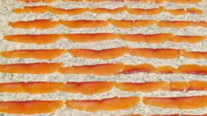 лаваш, фаршированный красной рыбой