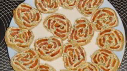 лаваш, фаршированный красной рыбой