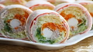 Лаваш с корейской морковкой и крабовыми палочками