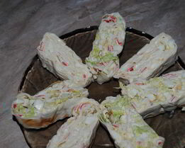 Лаваш с крабовыми палочками и плавленым сыром