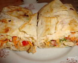 Лаваш с курицей и овощами