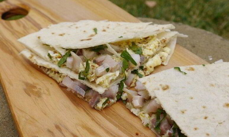 Рецепт лаваш с яйцом, селедкой и зеленью