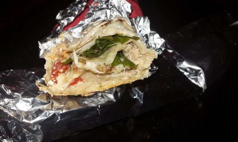 Рецепт лаваш, запеченный с тунцом, помидорами и сыром