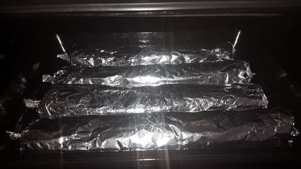 лаваш, запеченный с тунцом, помидорами и сыром