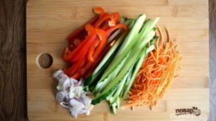 ролл из лаваша с курицей и овощами