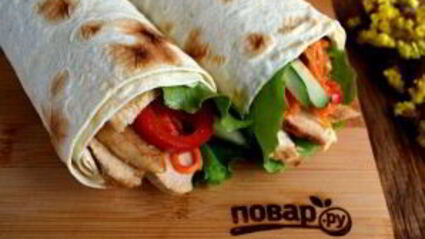 ролл из лаваша с курицей и овощами