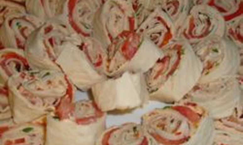 Рецепт рулетики из лаваша с семгой и ветчиной