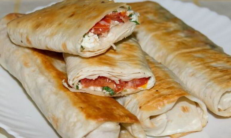 Рецепт рулеты из лаваша с творогом и помидорами