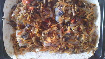 рыбное филе на овощной подушке в лаваше