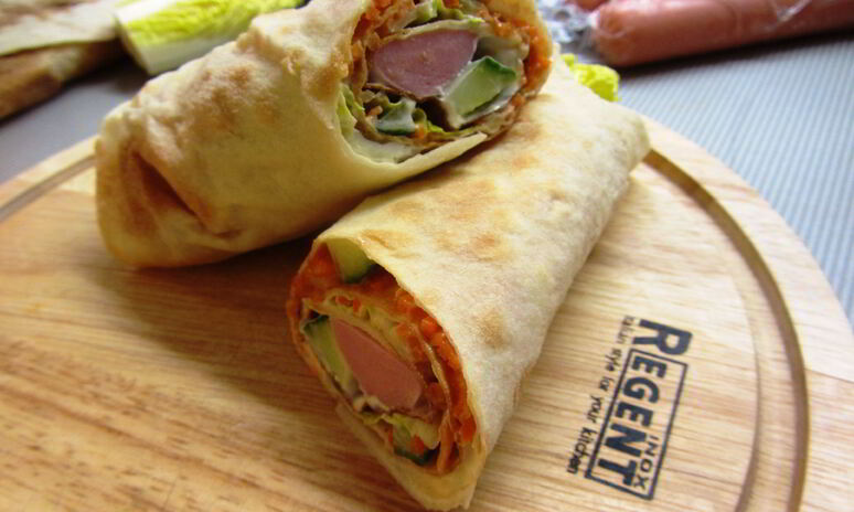 Рецепт трубочки из лаваша с сосиской и огурцом