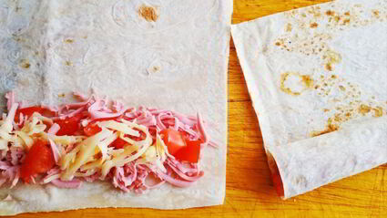 трубочки из лаваша, запеченные в соусе