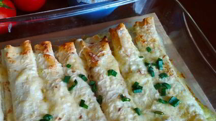 трубочки из лаваша, запеченные в соусе