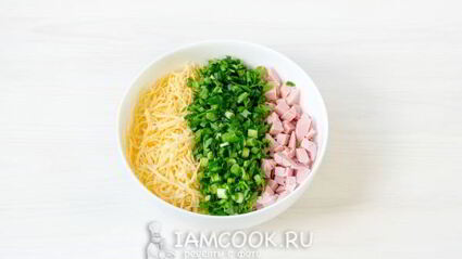 жареный лаваш с колбасой и сыром