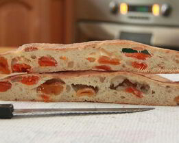 Абрикосовая фокачча с лимончелло