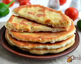 Чесночные лепешки в мультиварке