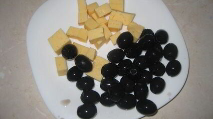 фокачча из шариков с сыром и оливками