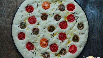 фокачча с помидорами