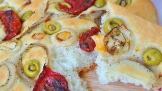 Фокачча с вялеными помидорами