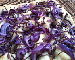 Фокачча с жареным луком