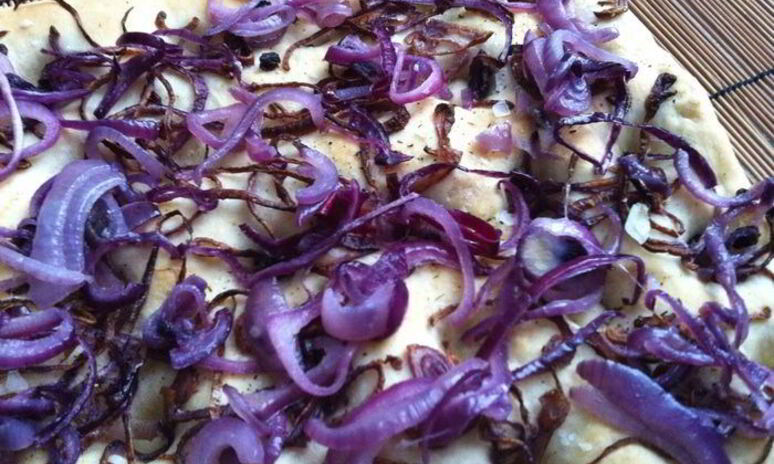 Рецепт фокачча с жареным луком