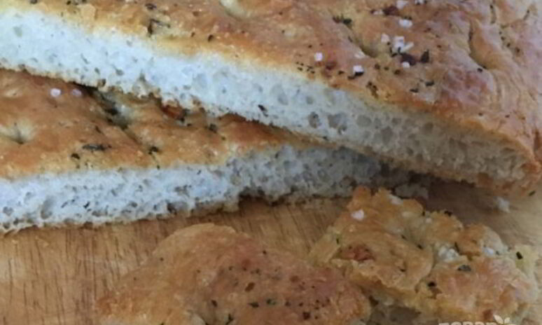 Рецепт фокачча тонкая с чесноком