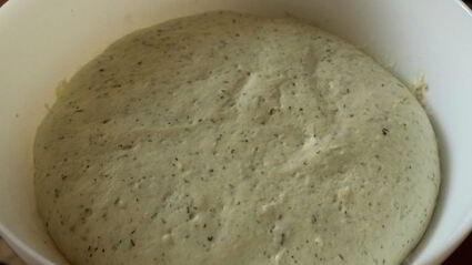 картофельная фокачча с печеным чесноком и укропом