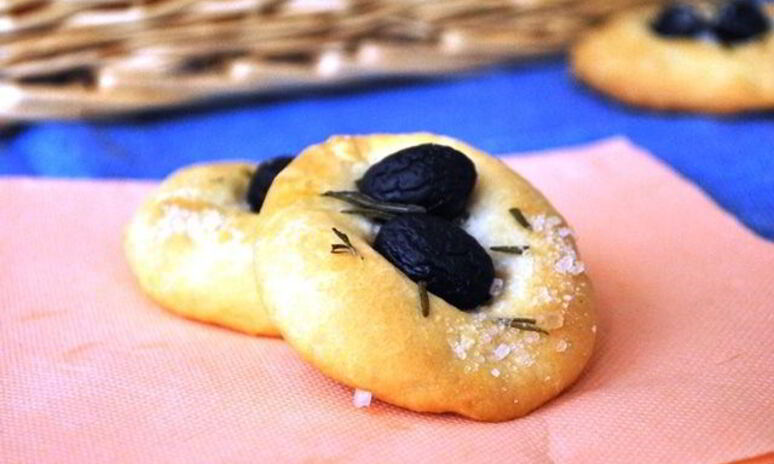 Рецепт лепешки с чесноком и розмарином