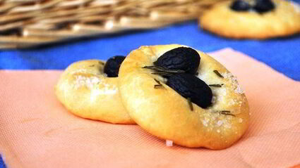 лепешки с чесноком и розмарином